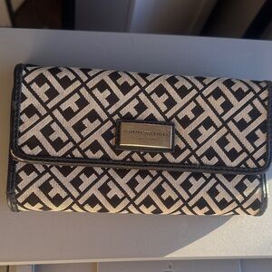 Tommy Hilfiger Black and Cream Patterned Wallet